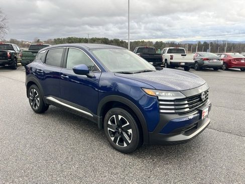 Certified 2025 Nissan Kicks SV image 1