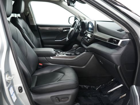 Used 2020 Toyota Highlander Limited AWD/4WD image 11