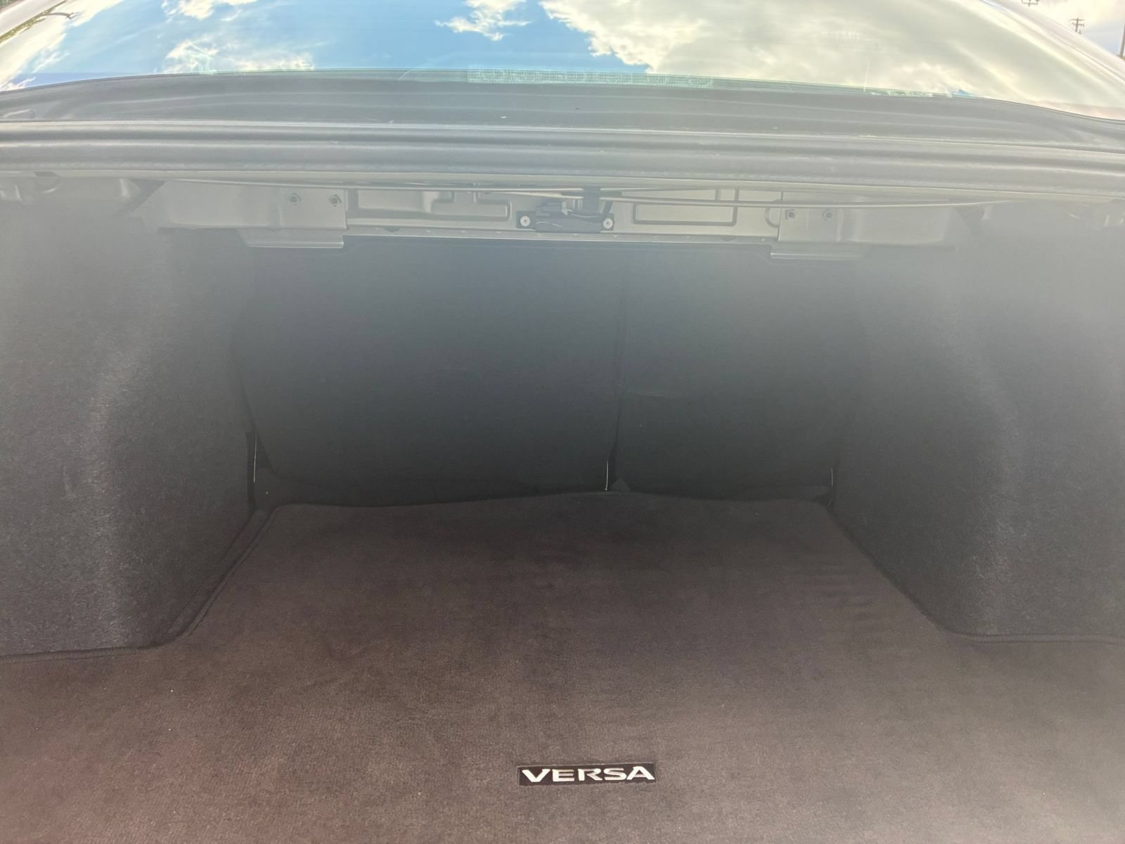 Used 2025 Nissan Versa SV FWD image 25