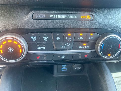 Used 2022 Ford Escape SE w/ Cold Weather Package image 25