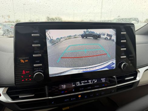 Used 2021 Toyota Sienna XLE w/ XLE Plus Package FWD image 34