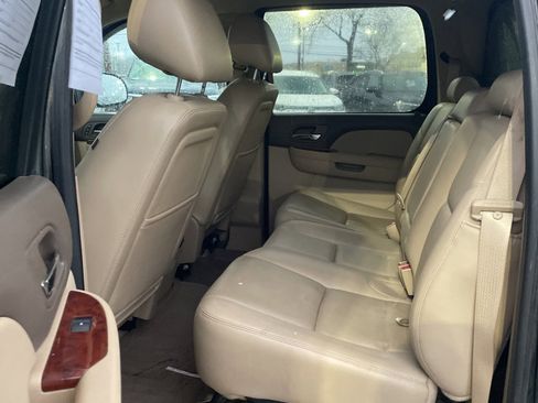 Used 2013 Chevrolet Avalanche LTZ image 18