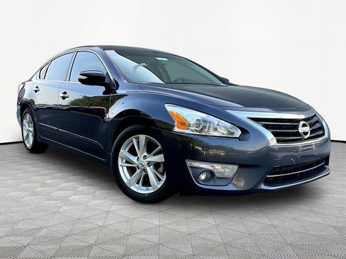 Used 2013 Nissan Altima 2.5 SV w/ 2.5SV Convenience Pkg FWD image 3