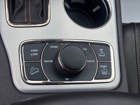 Used 2019 Jeep Grand Cherokee Summit w/ Platinum Series Group AWD/4WD image 22