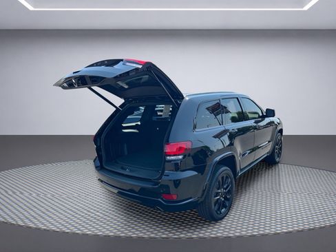 Used 2021 Jeep Grand Cherokee Laredo X AWD/4WD image 7