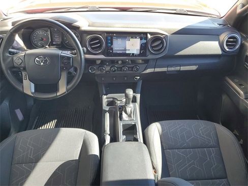 Used 2017 Toyota Tacoma TRD Off-Road image 3