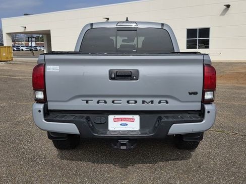 Used 2019 Toyota Tacoma TRD Off-Road w/ Technology Package image 3