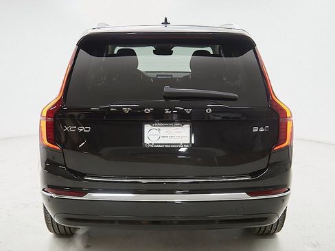 New 2026 Volvo XC90 B6 Plus w/ Protection Package Premier image 8