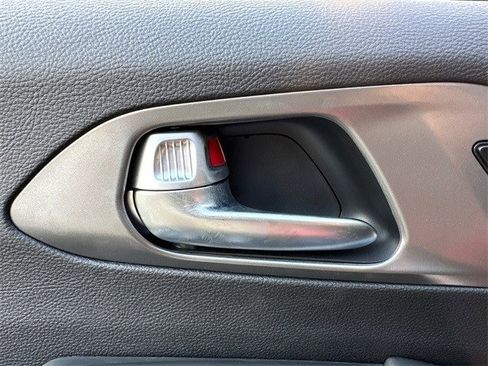 New 2025 Chrysler Pacifica Select image 32