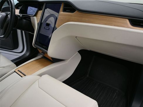 Used 2018 Tesla Model X P100D image 24