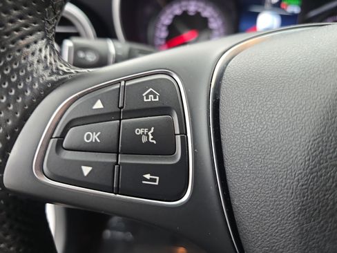 Used 2019 Mercedes-Benz GLC 350e 4MATIC image 17