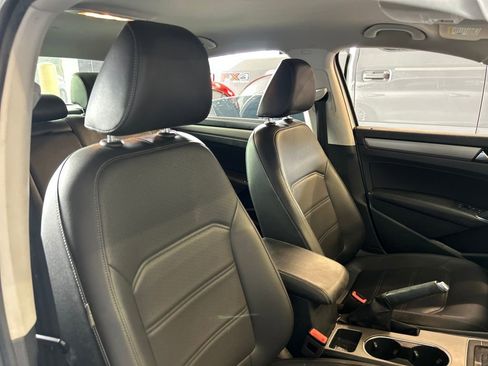 Used 2020 Volkswagen Passat 2.0T SE image 12