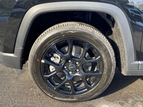 New 2026 Jeep Compass Latitude image 16