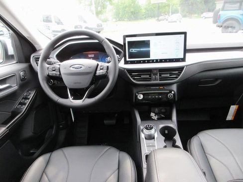 Used 2025 Ford Escape SE w/ PHEV Premium Package FWD image 6
