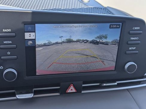 Used 2025 Hyundai Elantra SE image 27