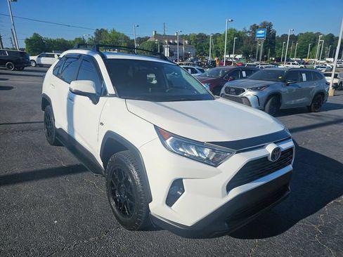 Used 2021 Toyota RAV4 XLE w/ Convenience Package FWD image 1