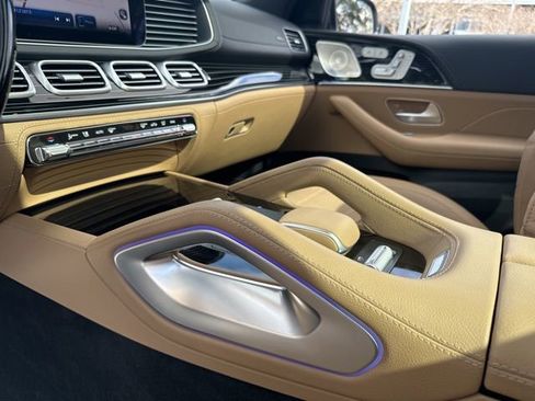 Used 2024 Mercedes-Benz GLS 580 4MATIC image 19