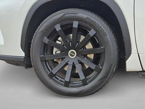 Used 2021 Toyota Highlander XLE image 25