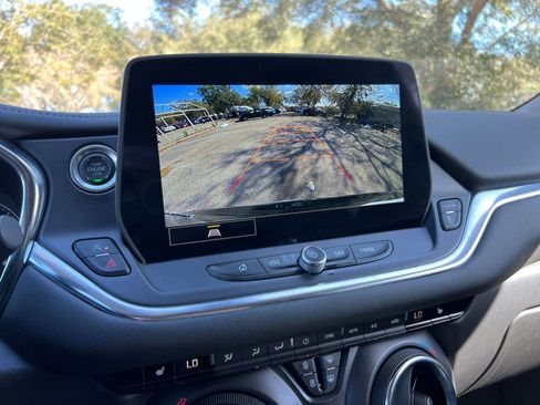 Used 2025 Chevrolet Blazer LT image 21