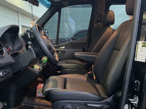 Used 2025 Mercedes-Benz Sprinter 2500 image 2