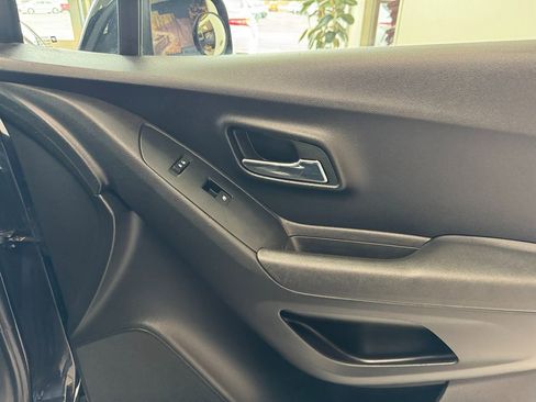 Used 2015 Chevrolet Trax LS FWD image 15