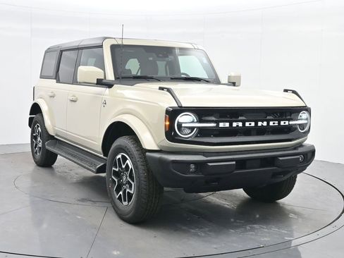 New 2025 Ford Bronco Outer Banks image 4