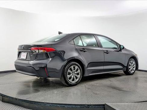 Used 2025 Toyota Corolla LE FWD image 8