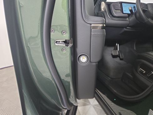Used 2025 Rivian R1S Adventure AWD/4WD image 32