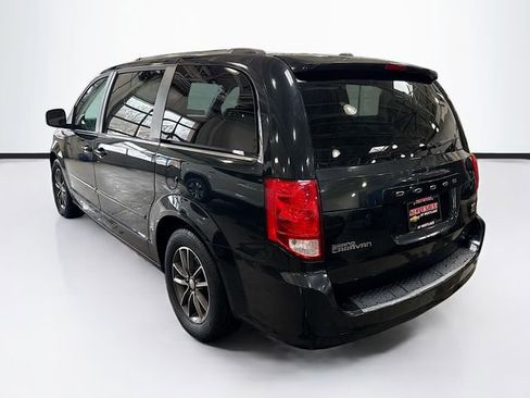 Used 2017 Dodge Grand Caravan SXT image 8