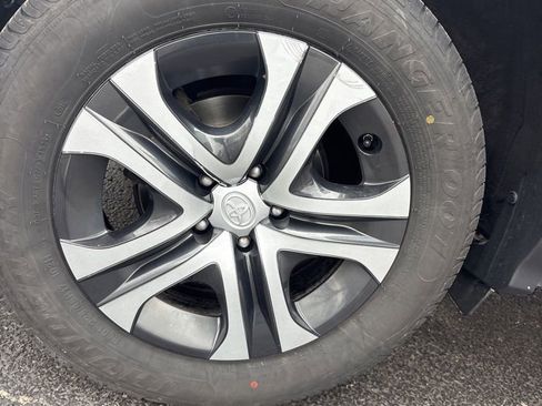 Used 2018 Toyota RAV4 LE image 26