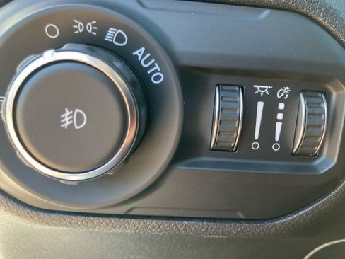 Used 2021 Jeep Wrangler Unlimited Sahara image 23