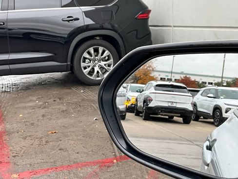 Used 2025 Toyota Camry LE image 19