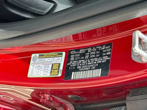 Certified 2025 Hyundai Elantra SEL FWD image 30