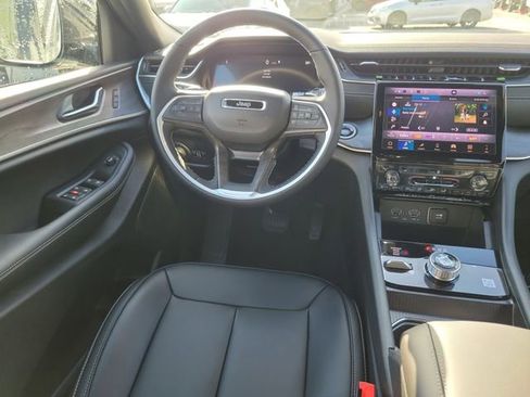 New 2025 Jeep Grand Cherokee Limited image 9