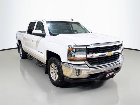Used 2018 Chevrolet Silverado 1500 LT w/ LT Convenience Package AWD/4WD image 3
