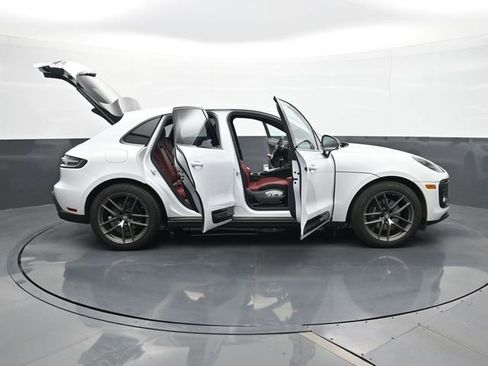 Certified 2024 Porsche Macan Turbo image 34