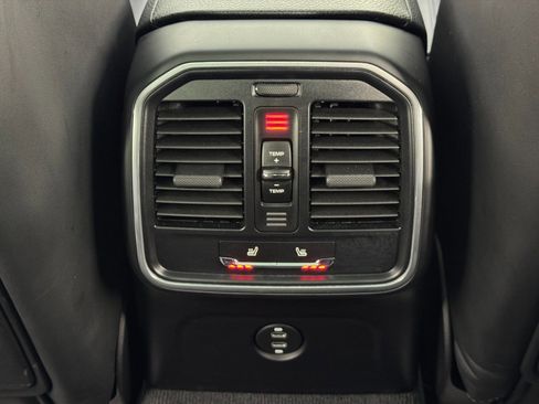 Used 2023 Porsche Macan w/ Premium Plus Package image 33