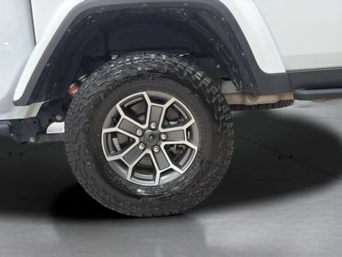 Used 2024 Jeep Gladiator Mojave AWD/4WD image 29