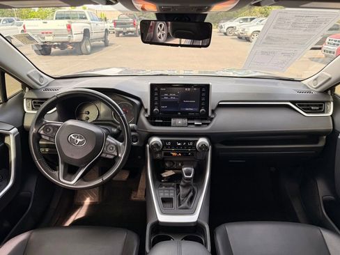 Used 2019 Toyota RAV4 XLE Premium AWD/4WD image 4