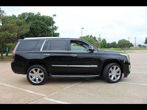 Used 2018 Cadillac Escalade Premium Luxury RWD image 5