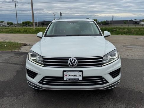 Used 2015 Volkswagen Touareg TDI AWD/4WD image 35
