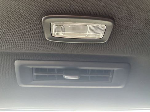 Used 2021 GMC Yukon SLT w/ SLT Premium Package image 21