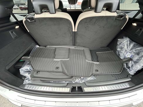 New 2026 Volvo XC90 B6 Plus w/ Protection Package Premier image 18