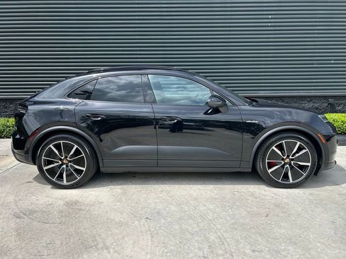 Certified 2025 Porsche Macan 4S Electric image 10