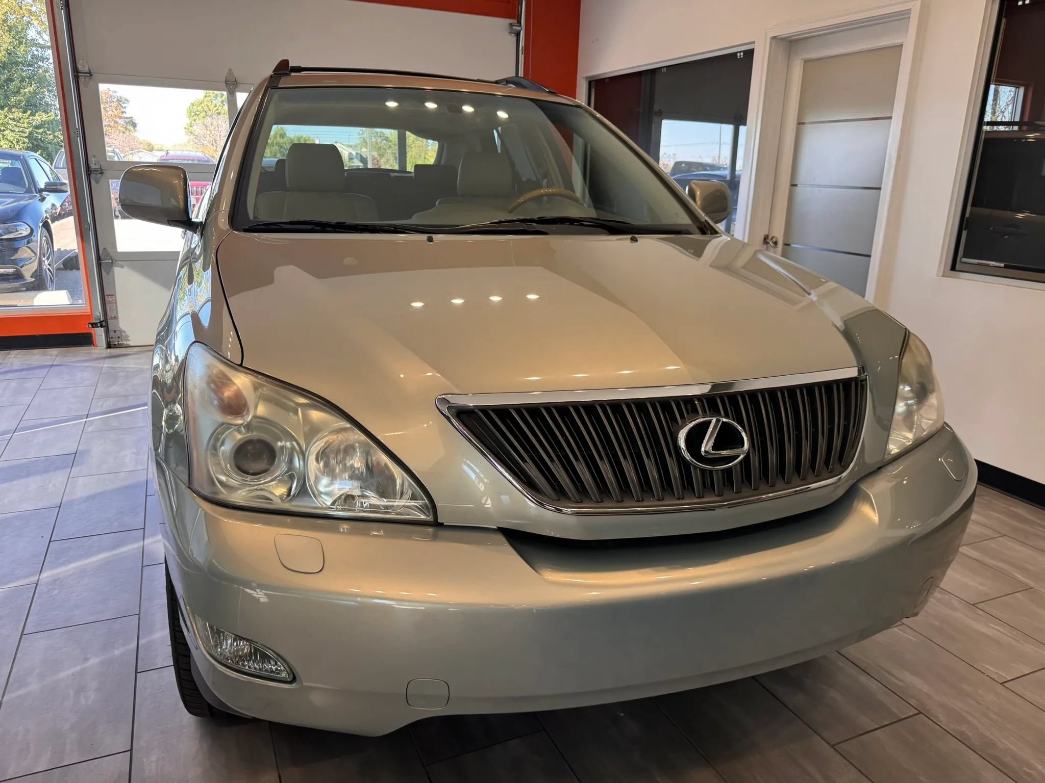 Used 2004 Lexus RX 330 w/ Premium Plus Pkg FWD image 3