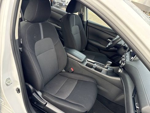 Used 2024 Nissan Sentra SV FWD image 17