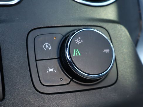 Used 2023 Chevrolet Traverse LT image 20