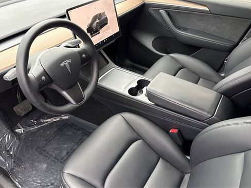 Used 2025 Tesla Model Y Long Range image 13