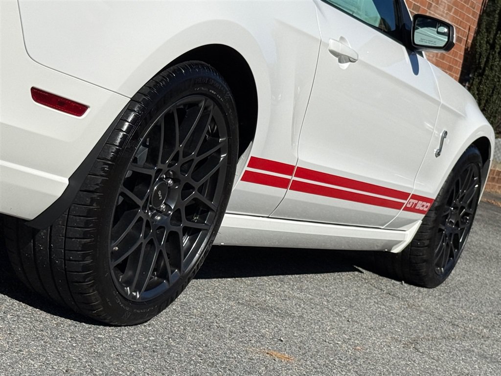 Used 2013 Ford Mustang Shelby GT500 RWD image 40