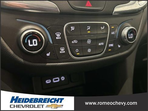 Used 2020 Chevrolet Equinox LT w/ Driver Convenience Package FWD image 23